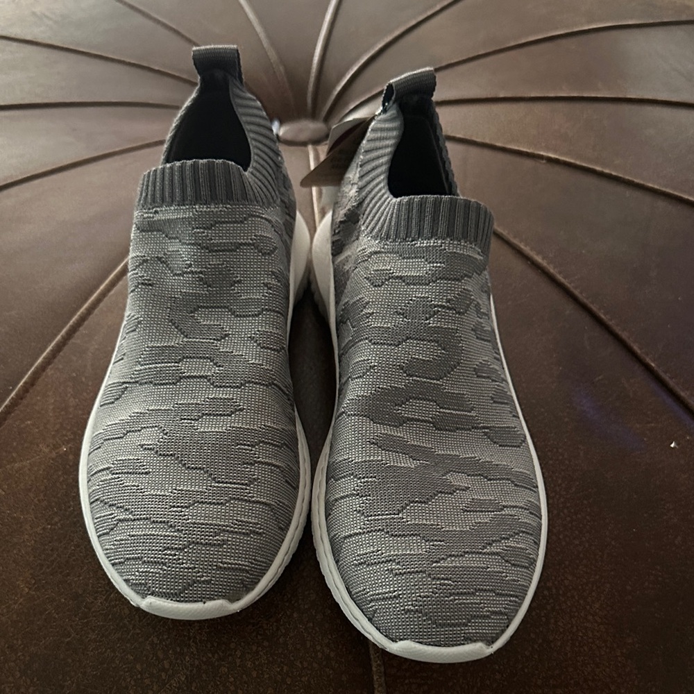 Odea Sneaker In Steel Grey by Bionica